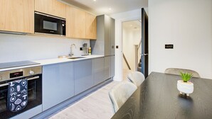 Private kitchen - Hybrid Resi - Fulham | 2 Bed Apartment (London)