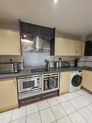 Kühlschrank, Ofen, Herdplatte, Geschirrspüler