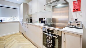 Fridge, oven, stovetop, dishwasher - Hybrid Resi - Mitcham | 1 Bed Apartment (Mitcham)