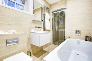 Bathroom - Hybrid Resi - Battersea |3 Bed Apartment (London)
