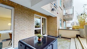 Exterior detail - Hybrid Resi - Battersea |1Bed Apartment (Battersea)