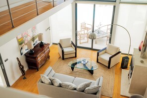 Televisie en een open haard