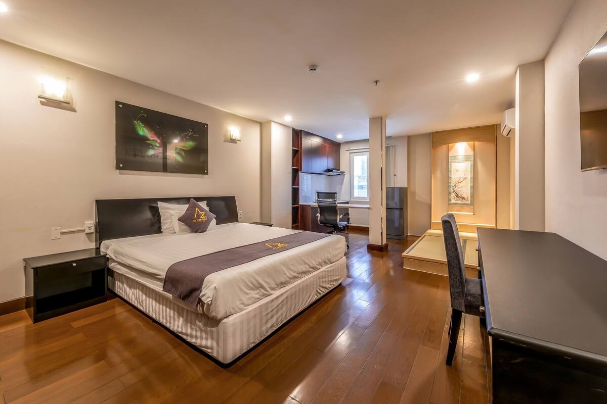 Grand Studio Suite | Desk, free WiFi