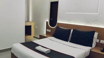 Habitación básica doble, vistas a la ciudad | Wifi gratis