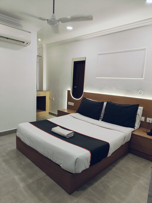 Eenvoudige tweepersoonskamer, uitzicht op de stad | Gratis wifi