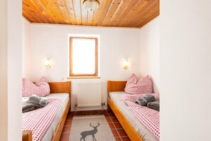 2 bedrooms, free WiFi - Bungalow in St. Johann near Ski Slopes (Kirchdorf in Tirol)