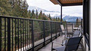 Property grounds - Revelstoke - Alpine Retreat (Revelstoke)