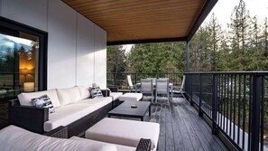 Terrace/patio - Revelstoke - Alpine Retreat (Revelstoke)