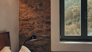 4 camere, una scrivania, ferro/asse da stiro, Wi-Fi