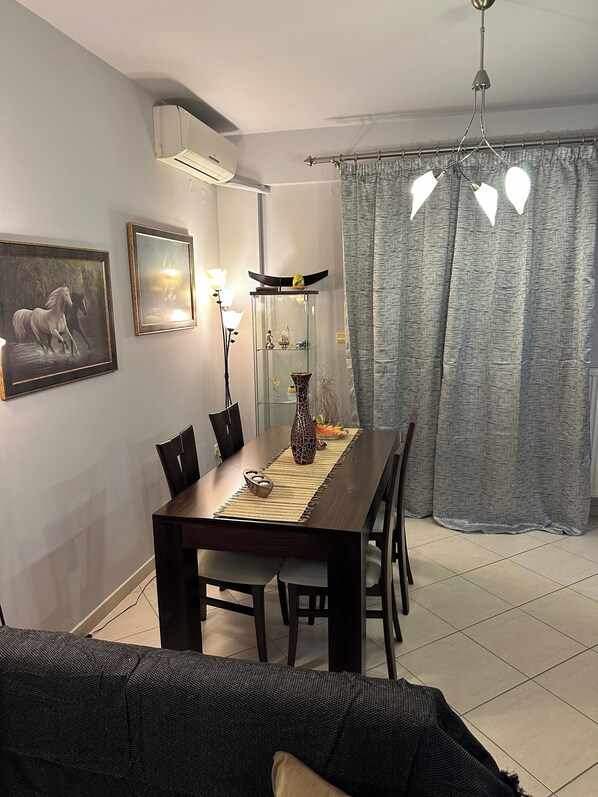 Repas dans la chambre