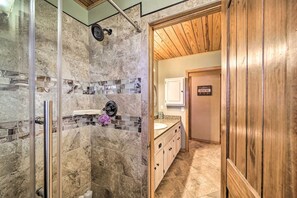Hair dryer - Lakeside Haven with Sandy Beach, Sleeps 12, 3 Bath (Stigler)