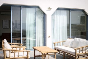 Familien-Suite, Balkon, Seeblick | Terrasse/Patio