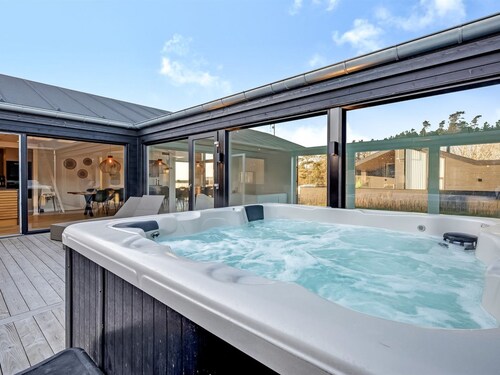 "Hana" - 800m from the sea by Interhome