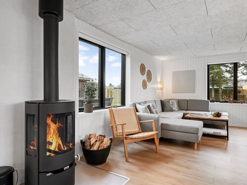 "Hellena" - 600m from the sea by Interhome