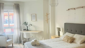 3 slaapkamers, een strijkplank/strijkijzer, wifi, beddengoed