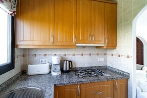 Fridge, microwave, oven, coffee/tea maker