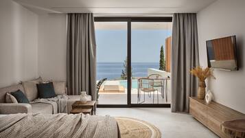 Free cribs/infant beds, travel crib, free WiFi, bed sheets