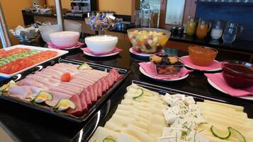 Free daily buffet breakfast