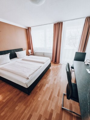 Comfort Double Room, Balcony | Memory foam beds, in-room safe, desk, laptop workspace - Zentral Hotel (Bad Fuessing)