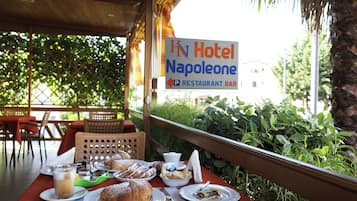 Free daily buffet breakfast