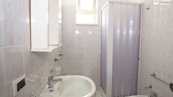 Chambre Triple | Salle de bain