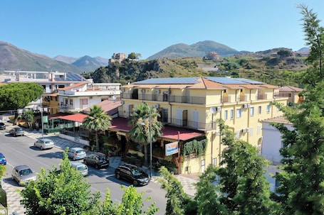 Fachada de la propiedad. Hotel Napoleone