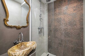Apartment | Bathroom