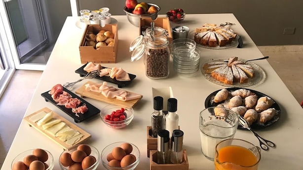Daily continental breakfast for a fee - Hostelò Luxury Hostel (Palermo)