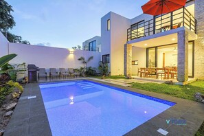 Outdoor pool - Gated Townhouse | Pool | BBQ | Gym | Paddle Court (Playa del Carmen)
