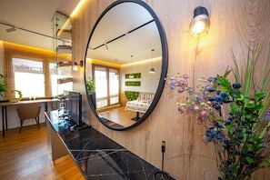 Exclusive Apartment, 4 Bedrooms, Balcony, City View