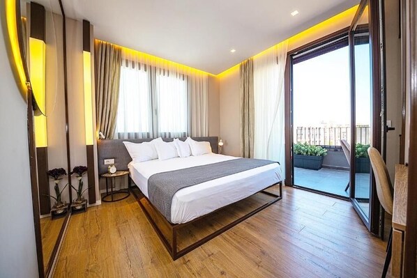 Exclusive Apartment, 4 Bedrooms, Balcony, City View | Free WiFi