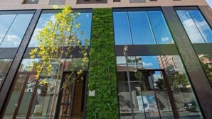 施設の正面