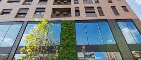 Vista frontal de la propiedad