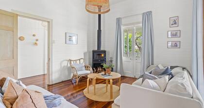 Hinterland Views - Light Filled Holiday Home with Pool