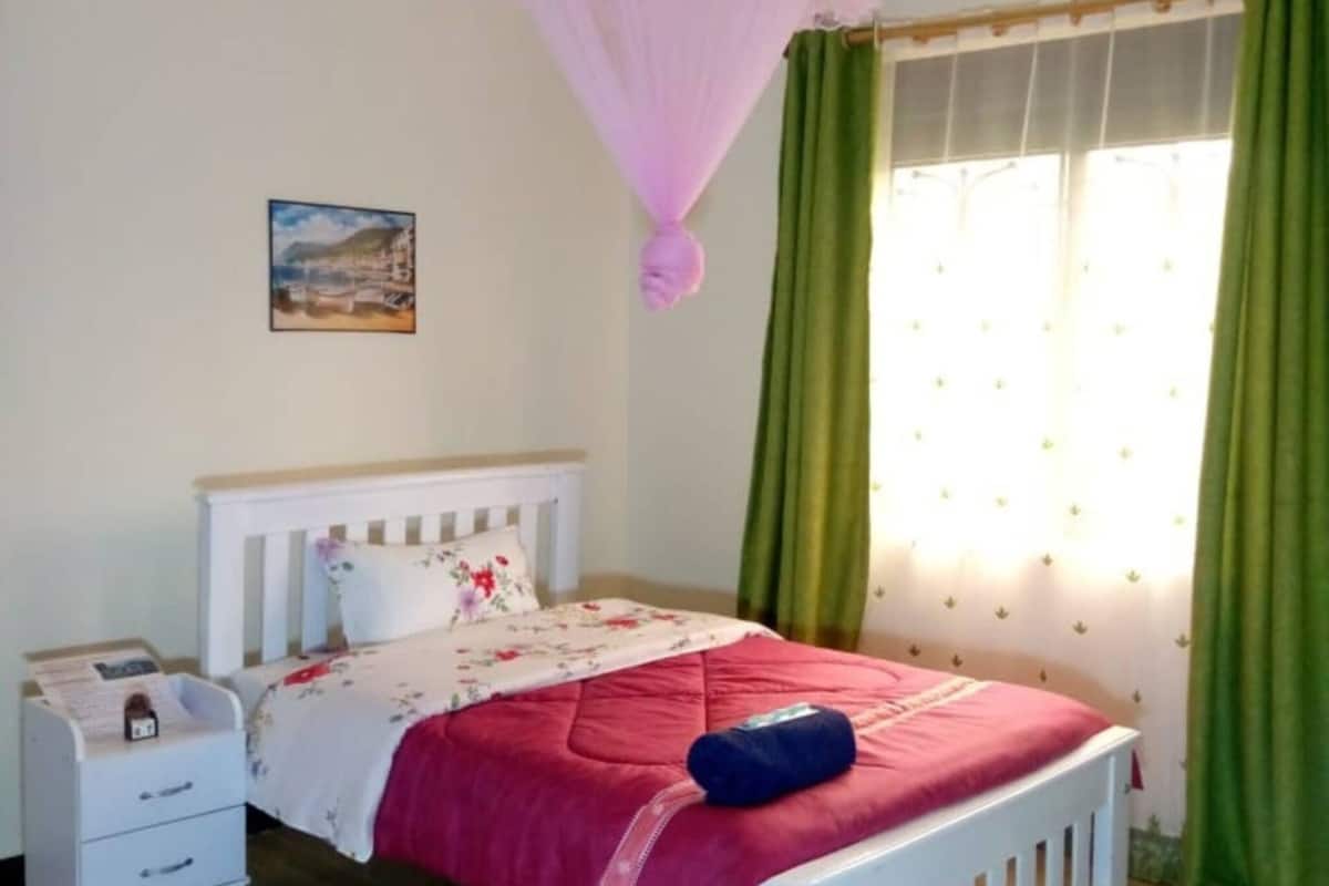 Chambre Simple Confort | Coffres-forts dans les chambres, rideaux occultants