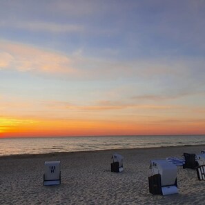 På stranden