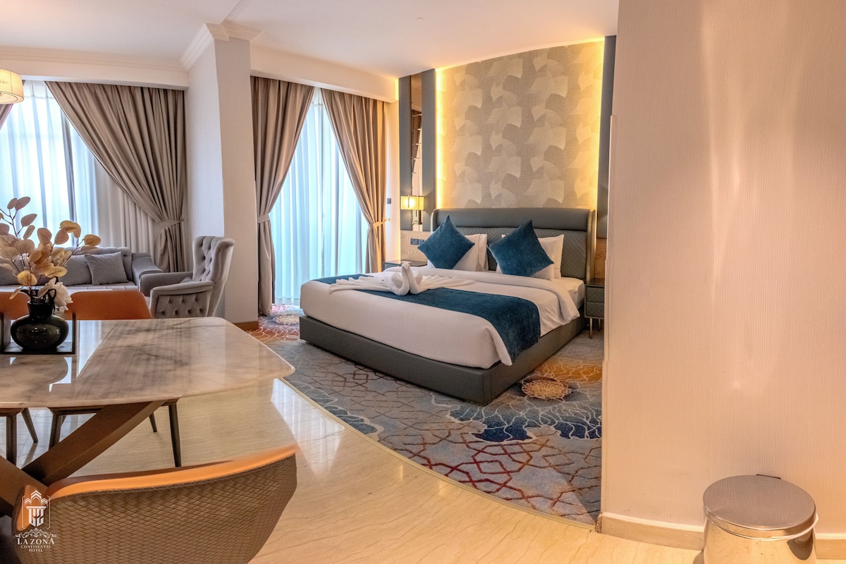 Junior Suite | In-room safe, desk, blackout curtains, iron/ironing board