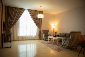 Executive Suite, Balcony - La Zona Continental Hotel (Dubai)