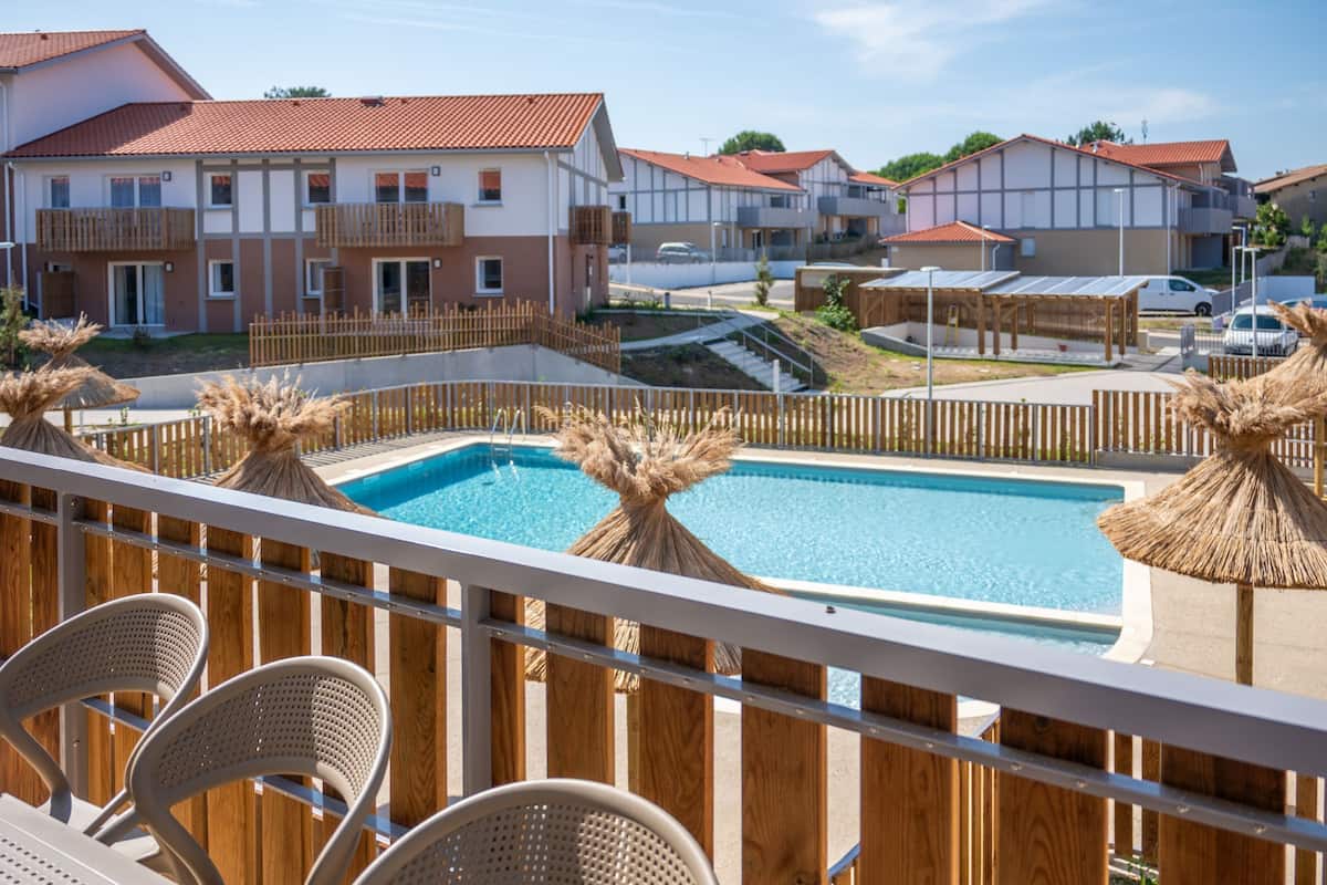 Family Apartment, 2 Bedrooms, Balcony | 2 bedrooms, free cribs/infant beds, free WiFi, bed sheets