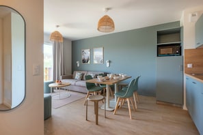 Family Apartment, 1 Bedroom, Balcony | Free cribs/infant beds, free WiFi, bed sheets - Résidence Odalys Bleu Canopée (Mimizan)