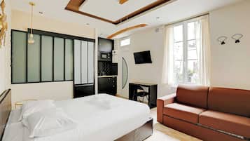 Apartment | 1 bedroom, laptop workspace, iron/ironing board, bed sheets