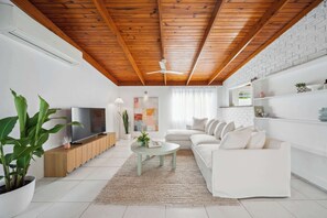 Tv, bøger, kontorer