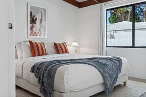 3 Schlafzimmer, Schreibtisch, Bügeleisen/Bügelbrett, Reisekinderbett