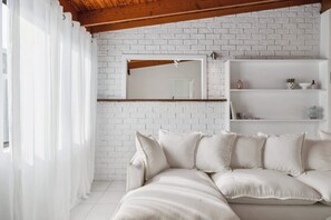 Interior - Coastal Comfort: Relax & Recharge in Maroochydore (Maroochydore Region)