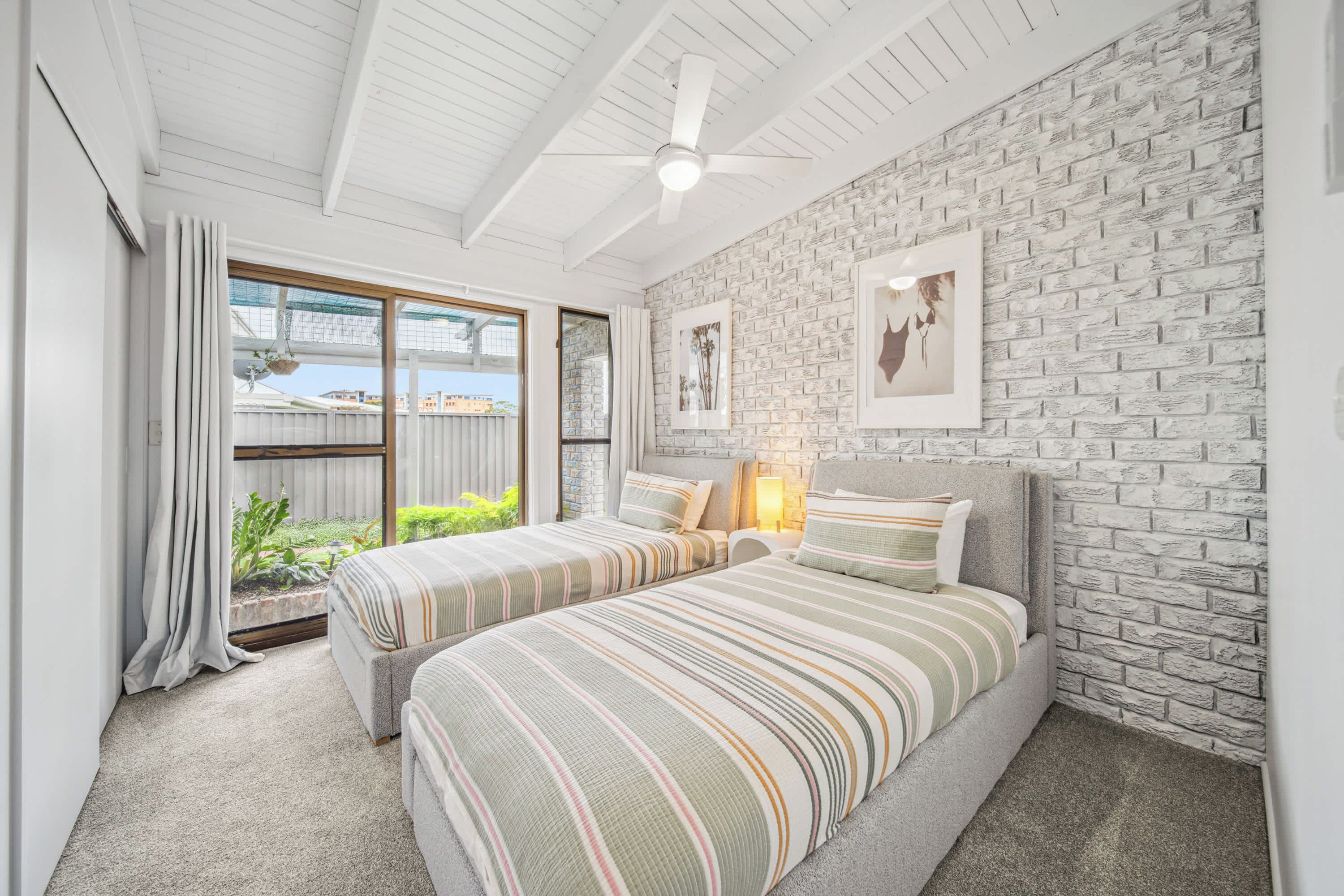 3 Schlafzimmer, Schreibtisch, Bügeleisen/Bügelbrett, Reisekinderbett