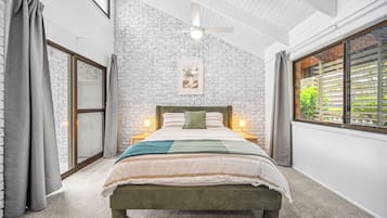 3 bedrooms, desk, iron/ironing board, travel crib