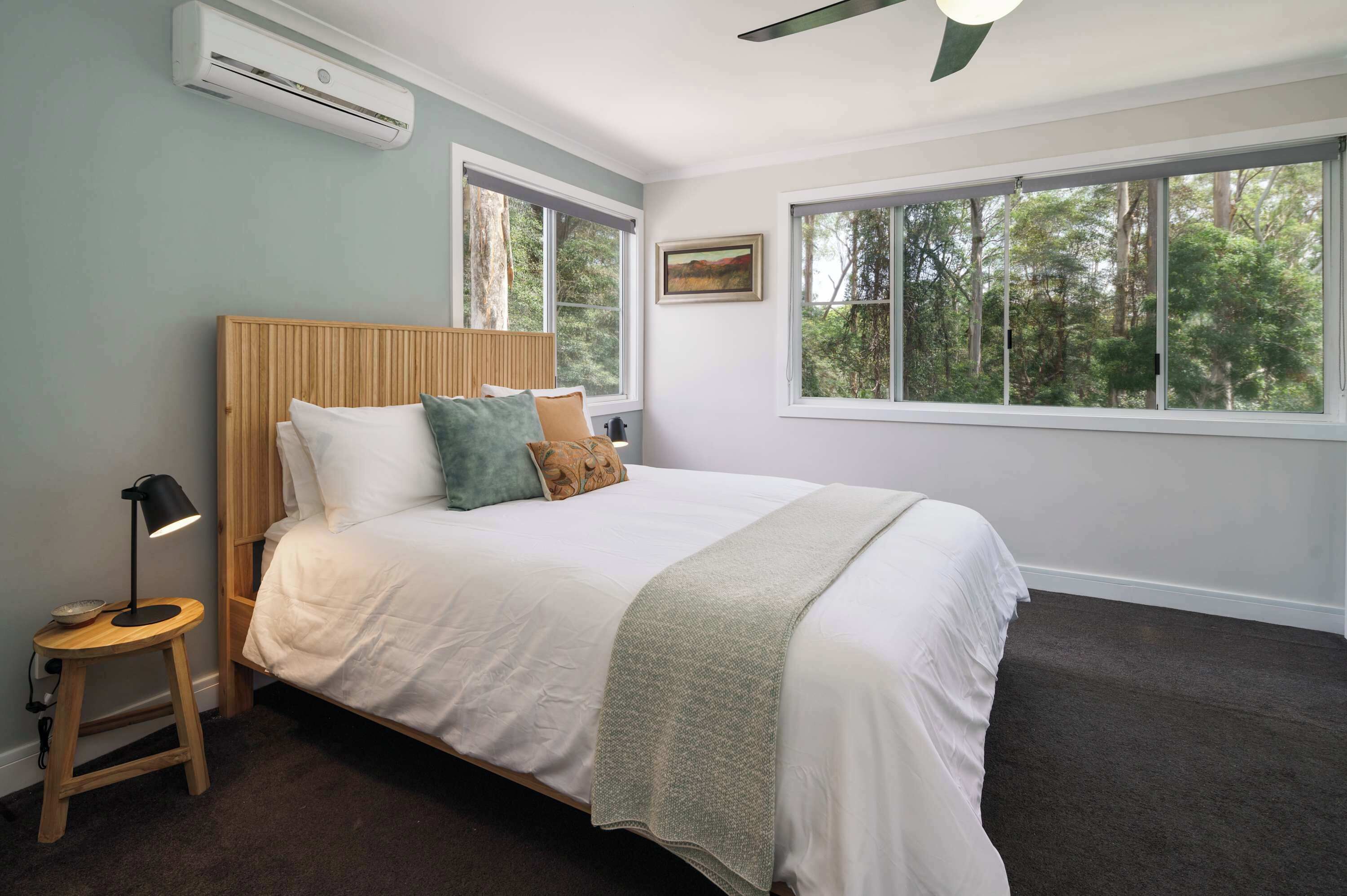 4 bedrooms, desk, iron/ironing board, travel cot