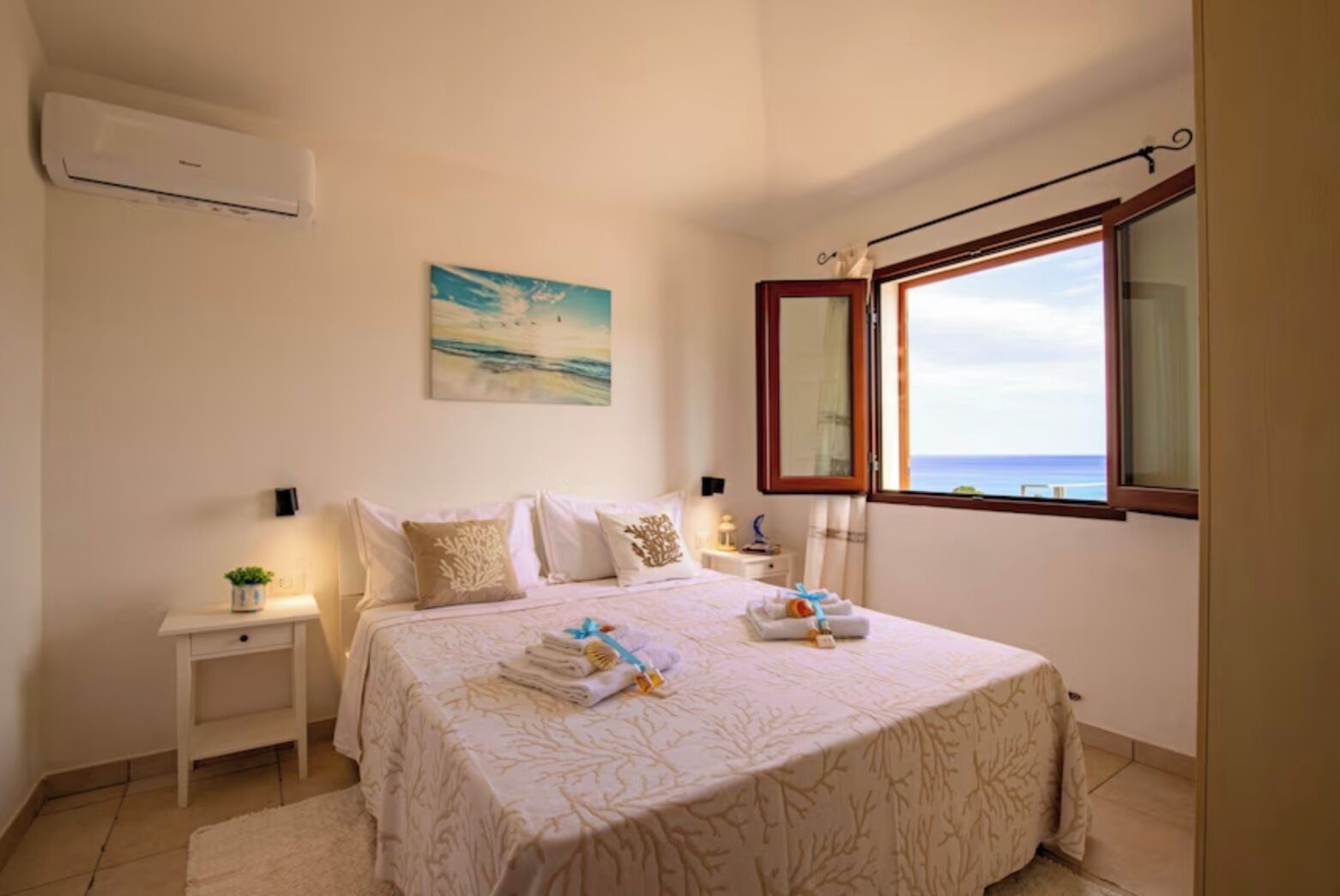 3 makuuhuonetta, tallelokero huoneessa, silitysrauta/-lauta