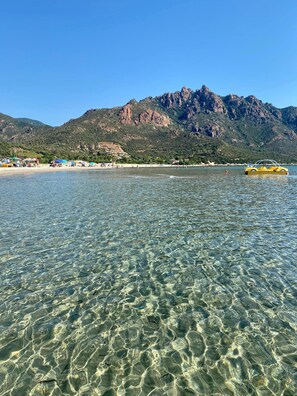 Solsenger og strandhåndklær