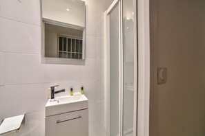 Apartemen | Kamar mandi